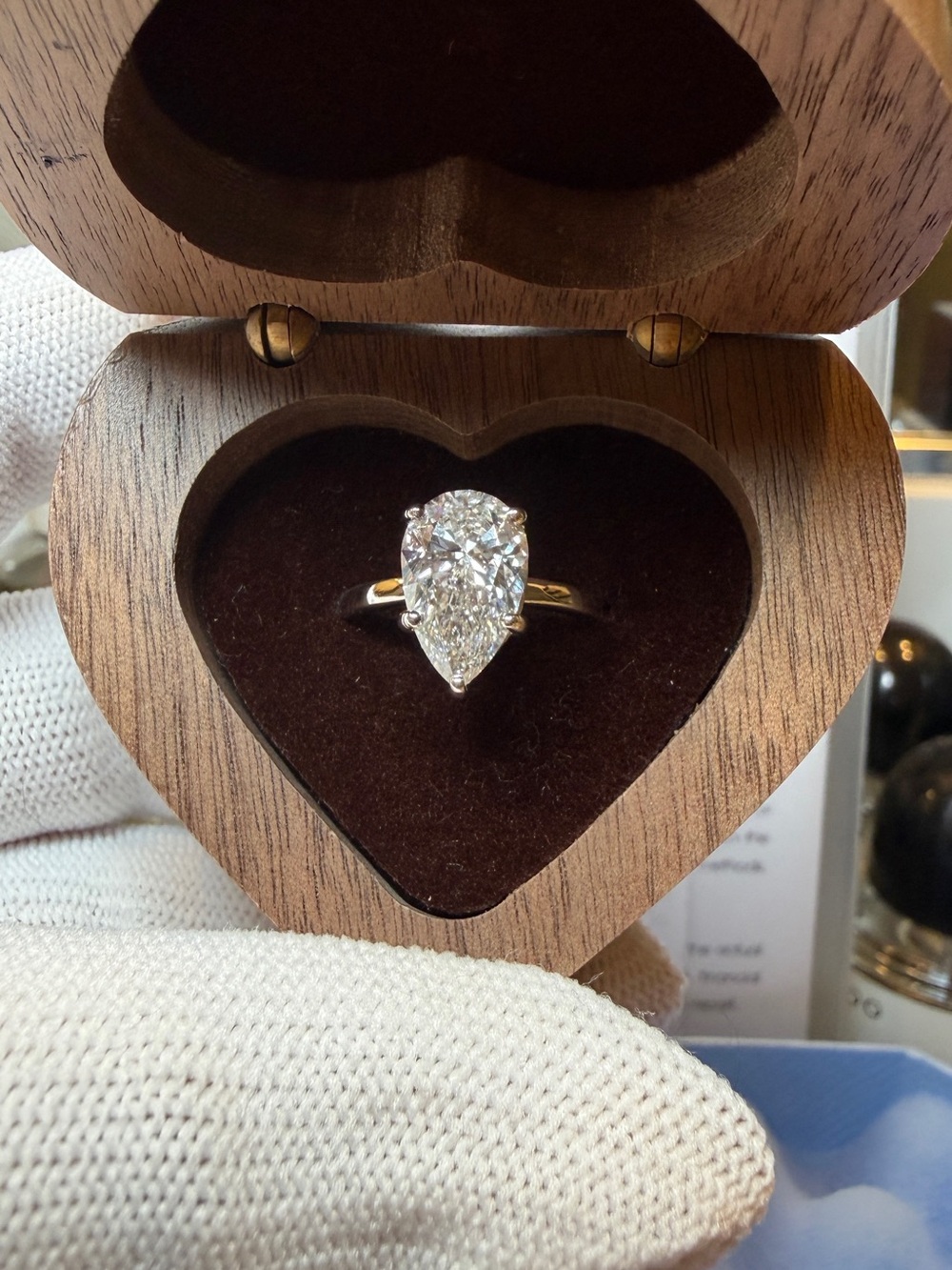 Pear-Shaped Solitaire Diamond Ring in Gold - Elegant Women's Jewelry